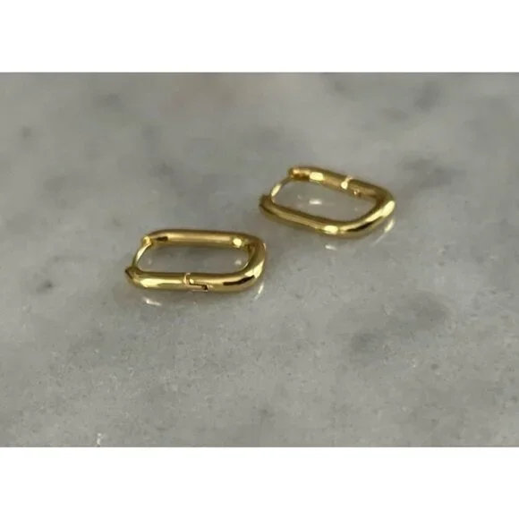 New Drop! Gold Chunky Square Hoop Earrings Brand New - Picture 2 of 4